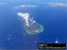 200808機内から見た与論島(左奥は沖縄本島の辺戸岬).jpg